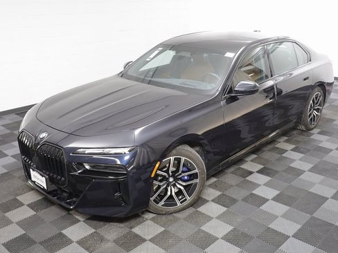 Certified 2025 BMW 760i xDrive w/ Executive Package image 2