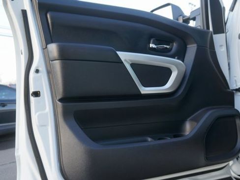 Used 2024 Nissan Titan SV w/ SV Convenience Package image 32