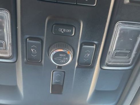 Used 2024 GMC Yukon AT4 w/ Technology Package AWD/4WD image 19