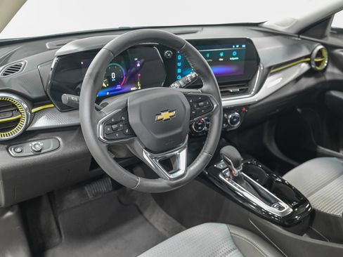 Used 2025 Chevrolet Trax LT w/ Driver Confidence Package FWD image 16