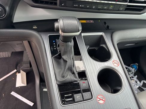 Used 2025 Toyota Sienna XLE FWD image 18