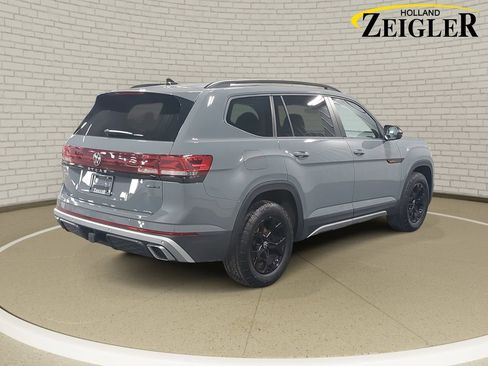 Used 2024 Volkswagen Atlas Peak Edition SEL image 5