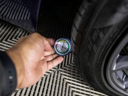 Used 2023 Tesla Model 3 Standard Range image 39