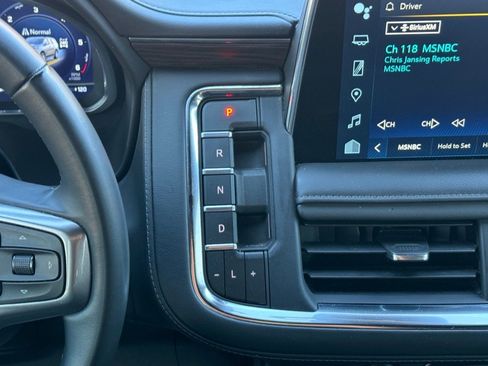 Used 2023 Chevrolet Suburban LT image 19