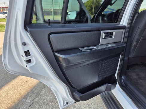 Used 2015 Ford Expedition XLT image 12
