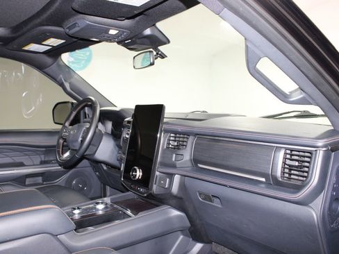 Used 2023 Ford Expedition Platinum AWD/4WD image 32