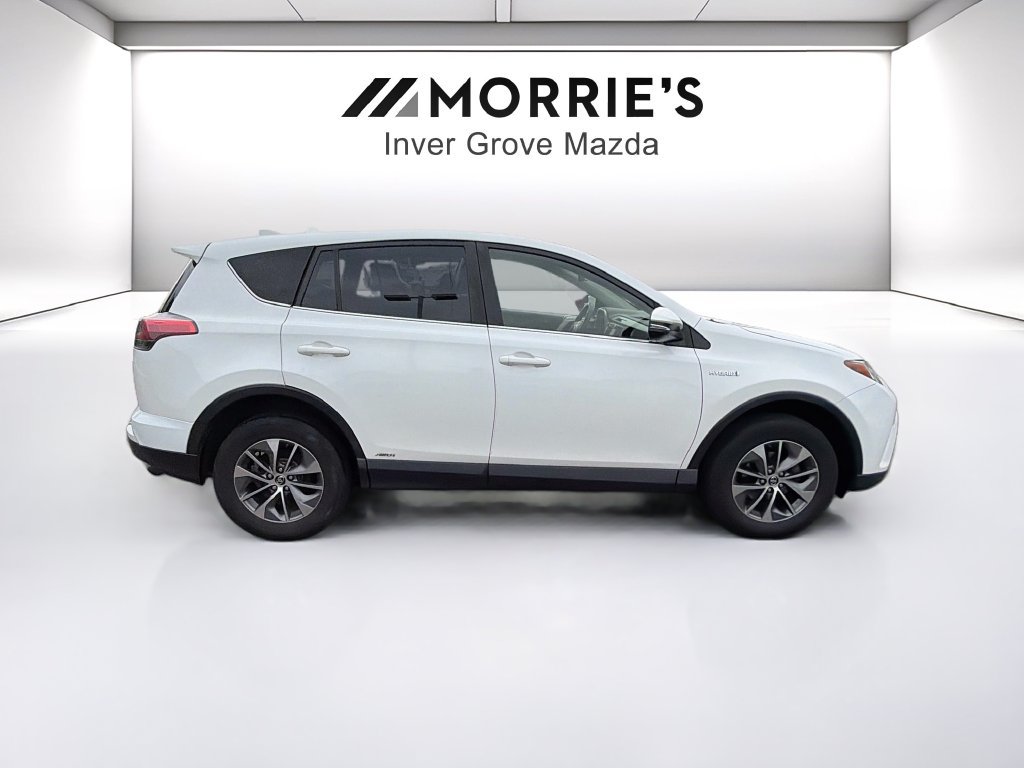 Used 2018 Toyota RAV4 LE AWD/4WD image 4