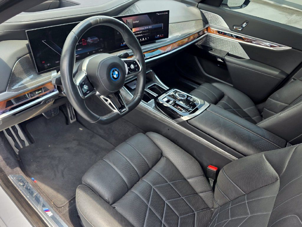 Used 2023 BMW i7 xDrive60 AWD/4WD image 10