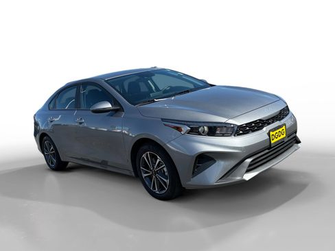 Used 2024 Kia Forte LXS w/ LXS Technology Package FWD image 7