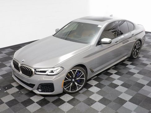 Used 2022 BMW M550i xDrive M550i xDrive w/ Premium Package image 2