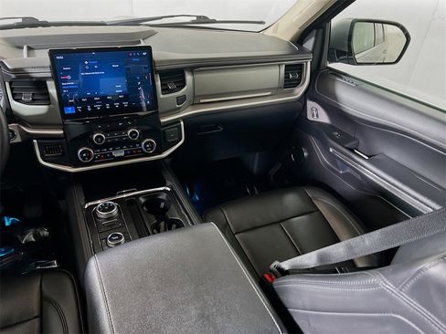 Used 2024 Ford Expedition Max XLT image 21