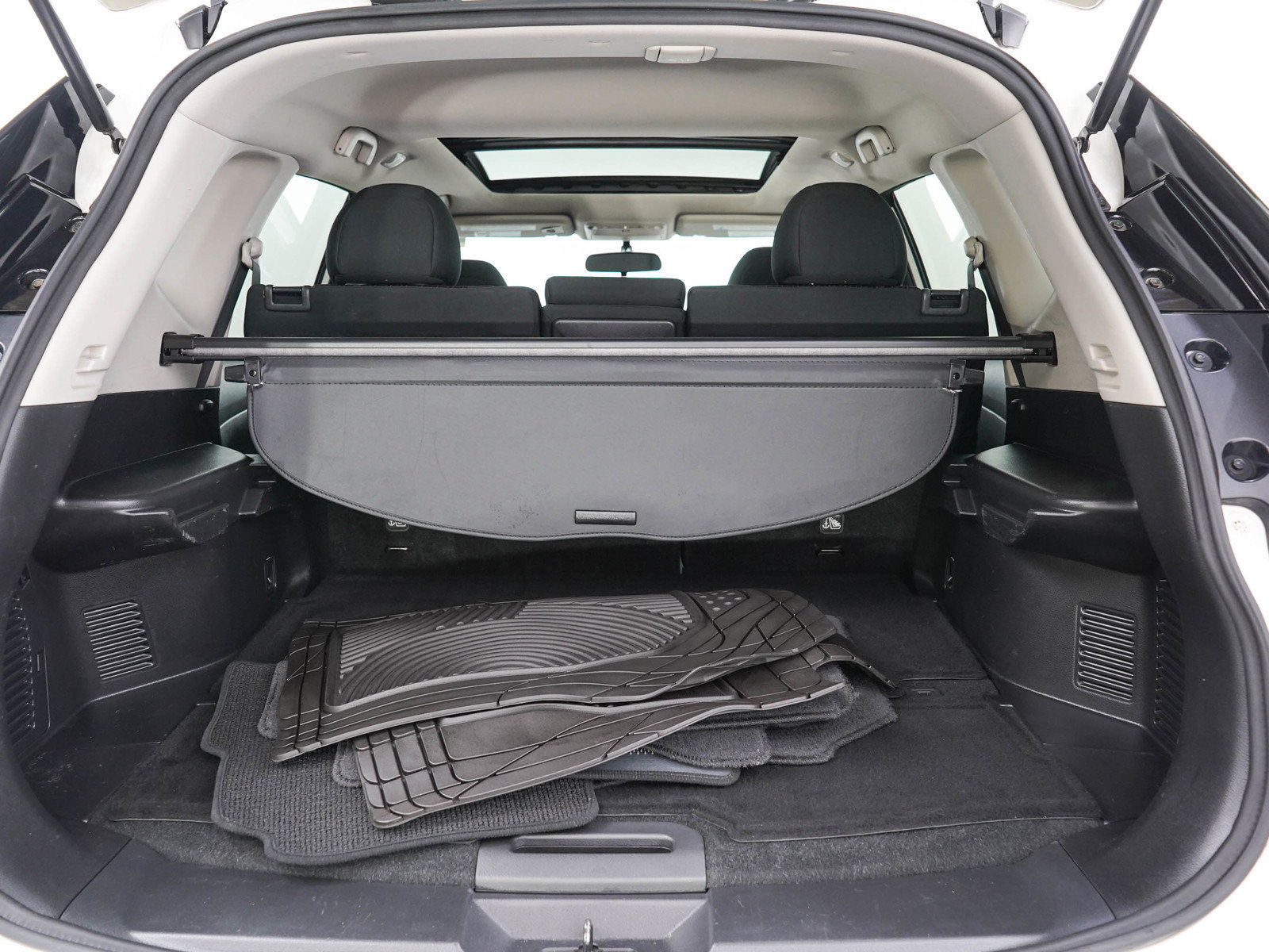 Used 2017 Nissan Rogue SV AWD/4WD image 11