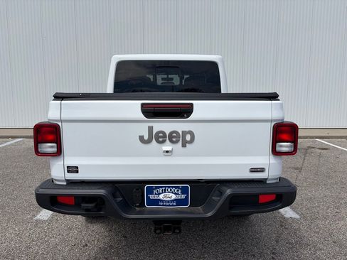 Used 2022 Jeep Gladiator Overland w/ Cold Weather Group AWD/4WD image 4