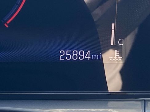 Used 2025 Chevrolet Trax LT image 3