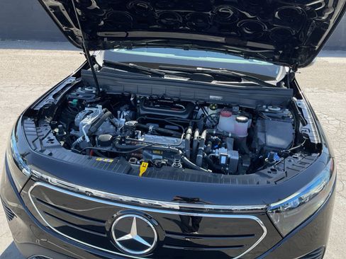 Used 2023 Mercedes-Benz EQB 300 4MATIC image 23