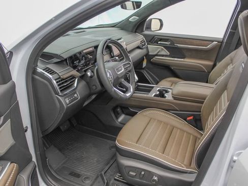 New 2026 GMC Acadia Denali Ultimate w/ LPO, Floor Liner Package AWD/4WD image 15