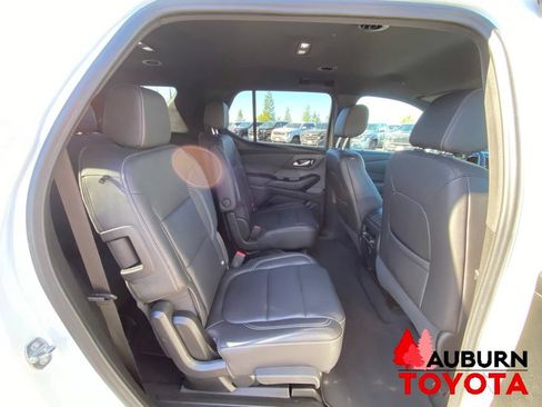 Used 2023 Chevrolet Traverse LT FWD image 16