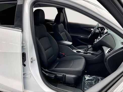 Used 2025 Chevrolet Malibu LT image 7