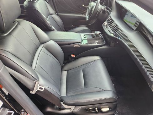 Used 2018 Lexus LS 500 w/ Accessory Package (Z2) RWD image 14