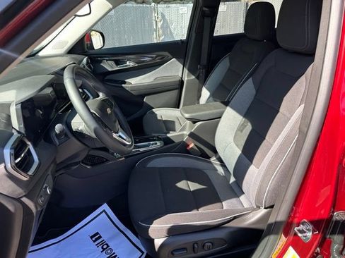 Used 2025 Chevrolet TrailBlazer LT w/ Convenience Package FWD image 14