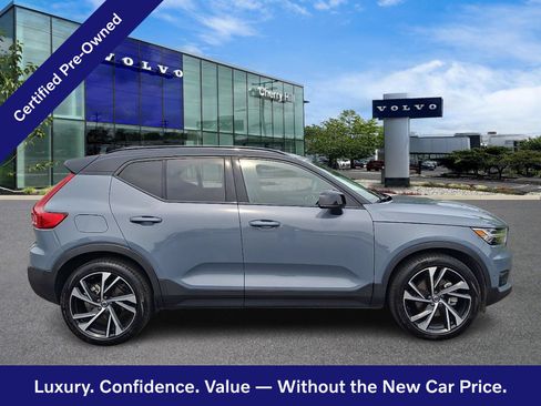 Certified 2022 Volvo XC40 T5 R-Design w/ Advanced Package AWD/4WD image 8