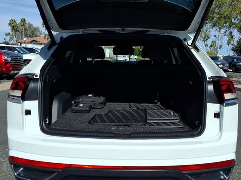 Certified 2022 Volkswagen Atlas Cross Sport SE w/ Black Wheel Package image 16