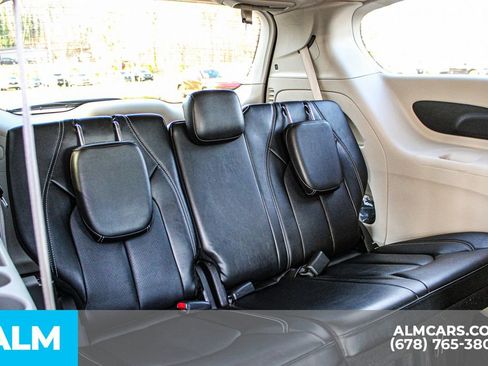 Used 2024 Chrysler Pacifica Touring-L FWD image 22