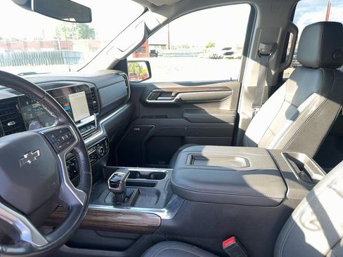 Used 2022 Chevrolet Silverado 1500 RST w/ Redline Edition AWD/4WD image 10
