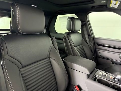 Certified 2025 Land Rover Discovery S image 35