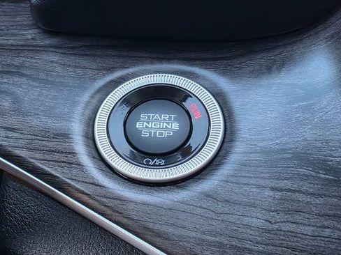 Used 2021 Jeep Grand Cherokee L Limited w/ Luxury Tech Group II image 34