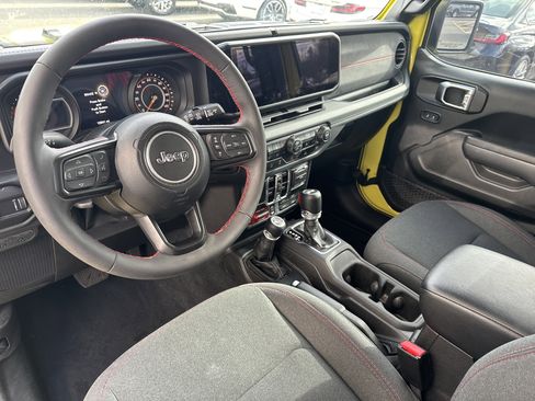 Used 2024 Jeep Wrangler Rubicon w/ Technology Group image 46