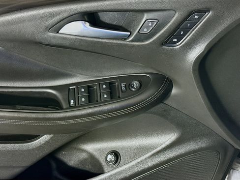 Used 2019 Buick Envision Essence FWD image 24