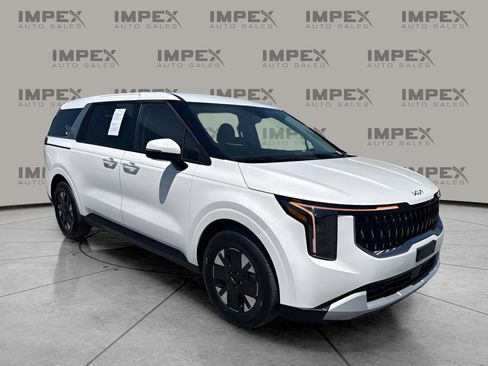 Used 2026 Kia Carnival LXS FWD image 4