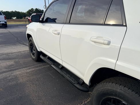 Used 2020 Toyota 4Runner SR5 Premium w/ Moonroof Package AWD/4WD image 11