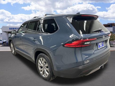 Used 2024 Toyota Grand Highlander AWD image 6