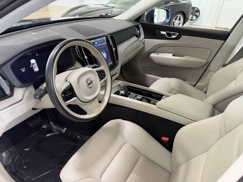 Used 2023 Volvo XC60 B5 Plus w/ Climate Package AWD/4WD image 10