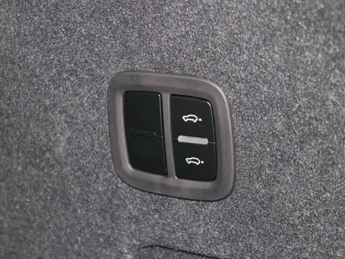 Certified 2025 Porsche Cayenne image 35