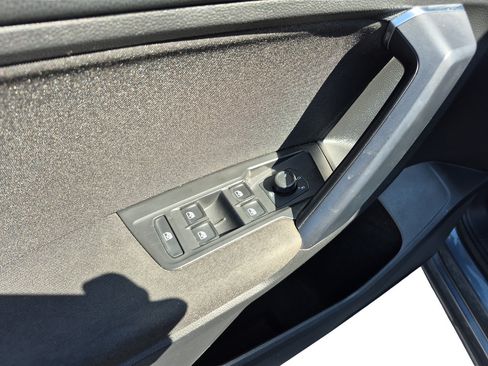 Used 2021 Volkswagen Tiguan S FWD image 25