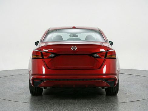 Used 2025 Nissan Altima 2.5 SV FWD image 7