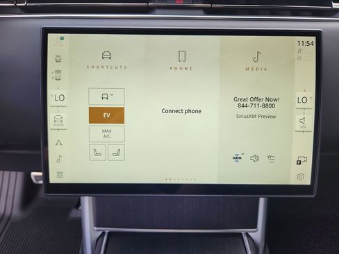 New 2025 Land Rover Range Rover SE AWD/4WD image 17