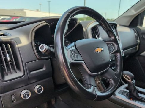 Used 2022 Chevrolet Colorado LT w/ LT Convenience Package AWD/4WD image 5