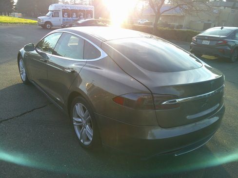 Used 2015 Tesla Model S 85 image 4