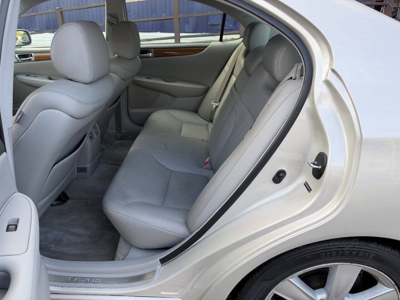 Used 2005 Lexus ES 330 FWD image 12