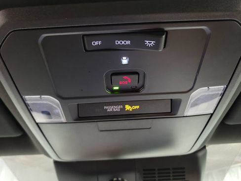 Used 2025 Toyota Tacoma SR5 AWD/4WD image 26