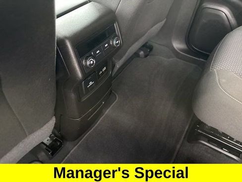 Used 2023 GMC Acadia SLE w/ Driver Convenience Package FWD image 32