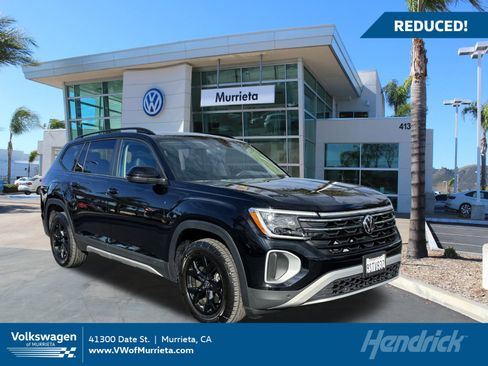 Certified 2025 Volkswagen Atlas Peak Edition SE image 1