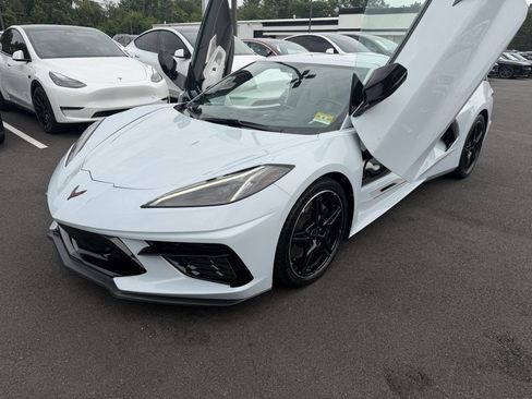 Used 2021 Chevrolet Corvette Stingray Preferred Cpe w/ Z51 Performance Package RWD image 2