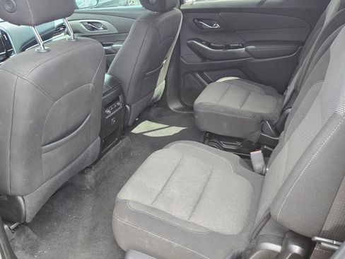Used 2023 Chevrolet Traverse LT image 6