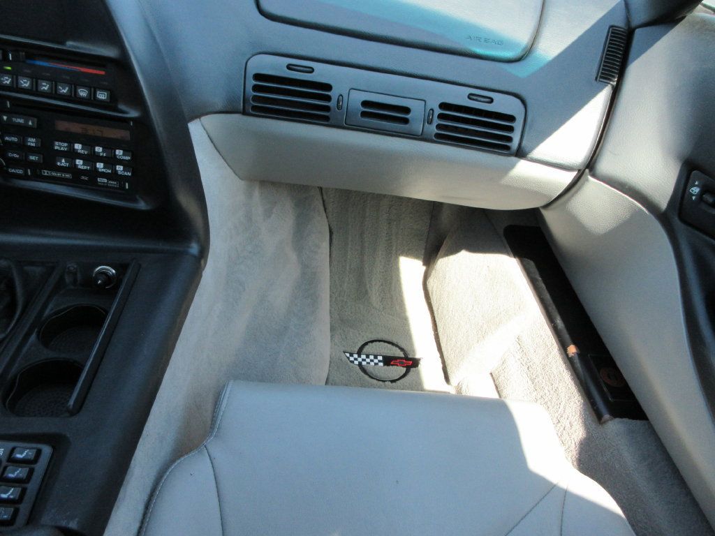 Used 1995 Chevrolet Corvette Coupe RWD image 20