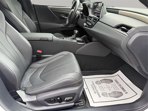 Used 2023 Lexus ES 350 F Sport w/ Accessory Package (Z2) image 29